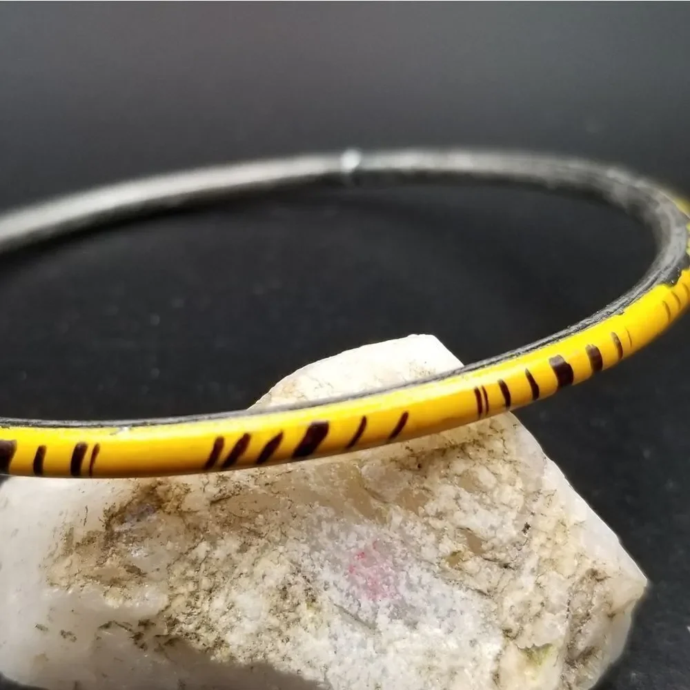 Kill bill lightning yellow bracelet. B410